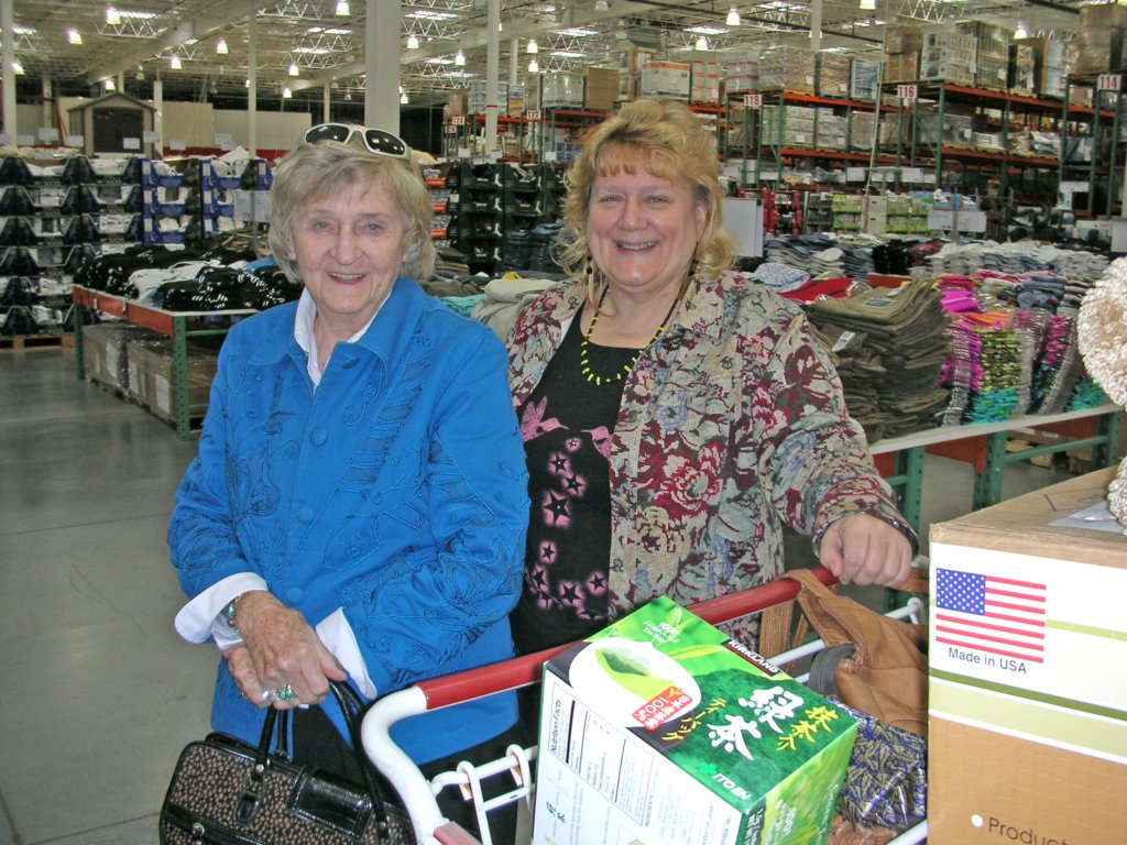 jeanetteandjaneshoppingatcostco.jpg