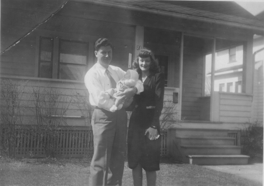 may41947johnandjeanettekinnenandunrelatedbaby.jpg
