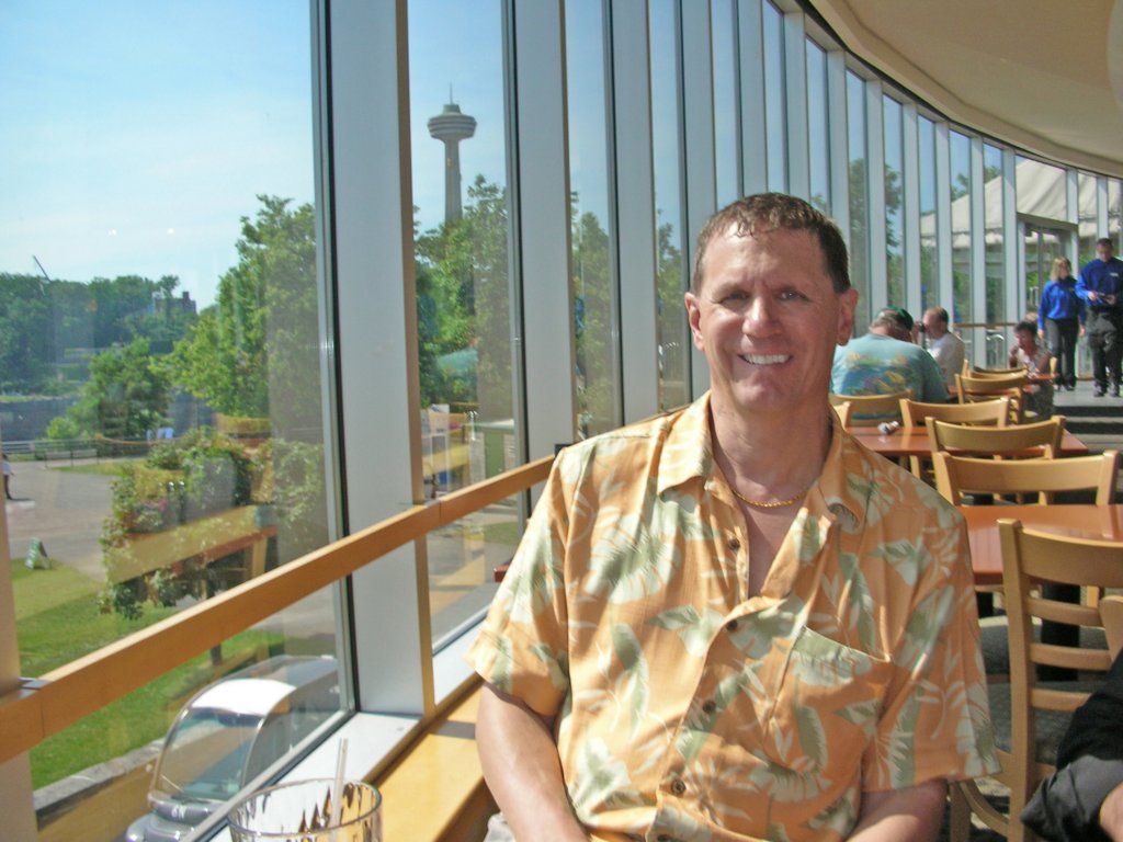jackkinnentopofthefallsrestaurantongoatislandniagarafallsstateparknyjuly182006.jpg